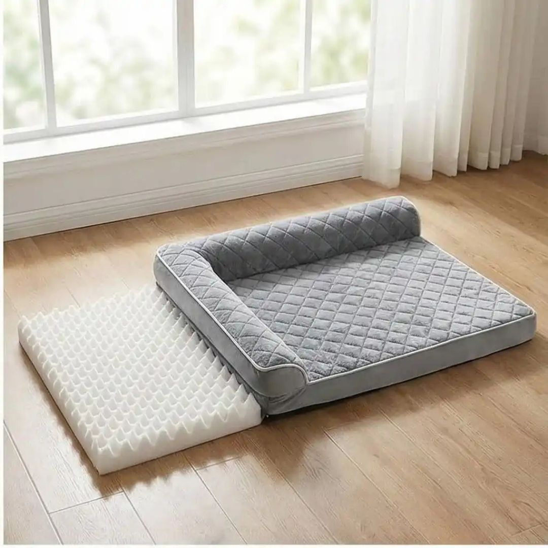 Lit-pour-chien-orthopédique-xl-antidérapant-imperméable-déhoussable-lavable en machine-résistant aux griffes et morsures légères pour grand chien et chiot jusqu'à 40 kg max-en velours côtelé et 100% Coton PP et deux traversin cylindriques rembourré en forme de L de couleur gris en forme de canapé avec les bords surélevés