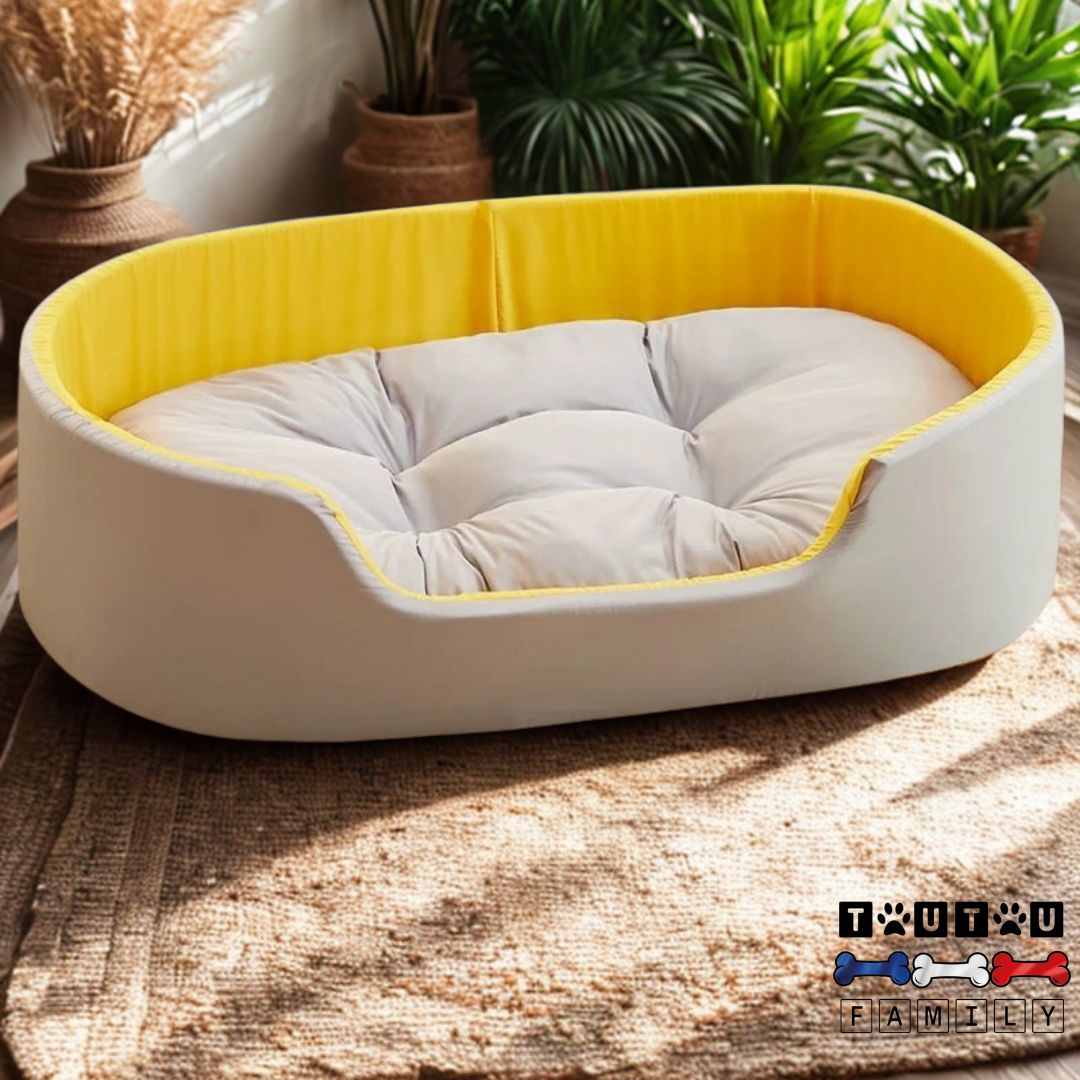 Panier-chien-lavable-coton-souple et lavable entièrement antidérapant anti-anxiété avec ses rebords hauts et entourant, doux et mous, indéformable-un panier gris et jaune sur un tapis en jute dans le salon pour un effet cocooning garanti