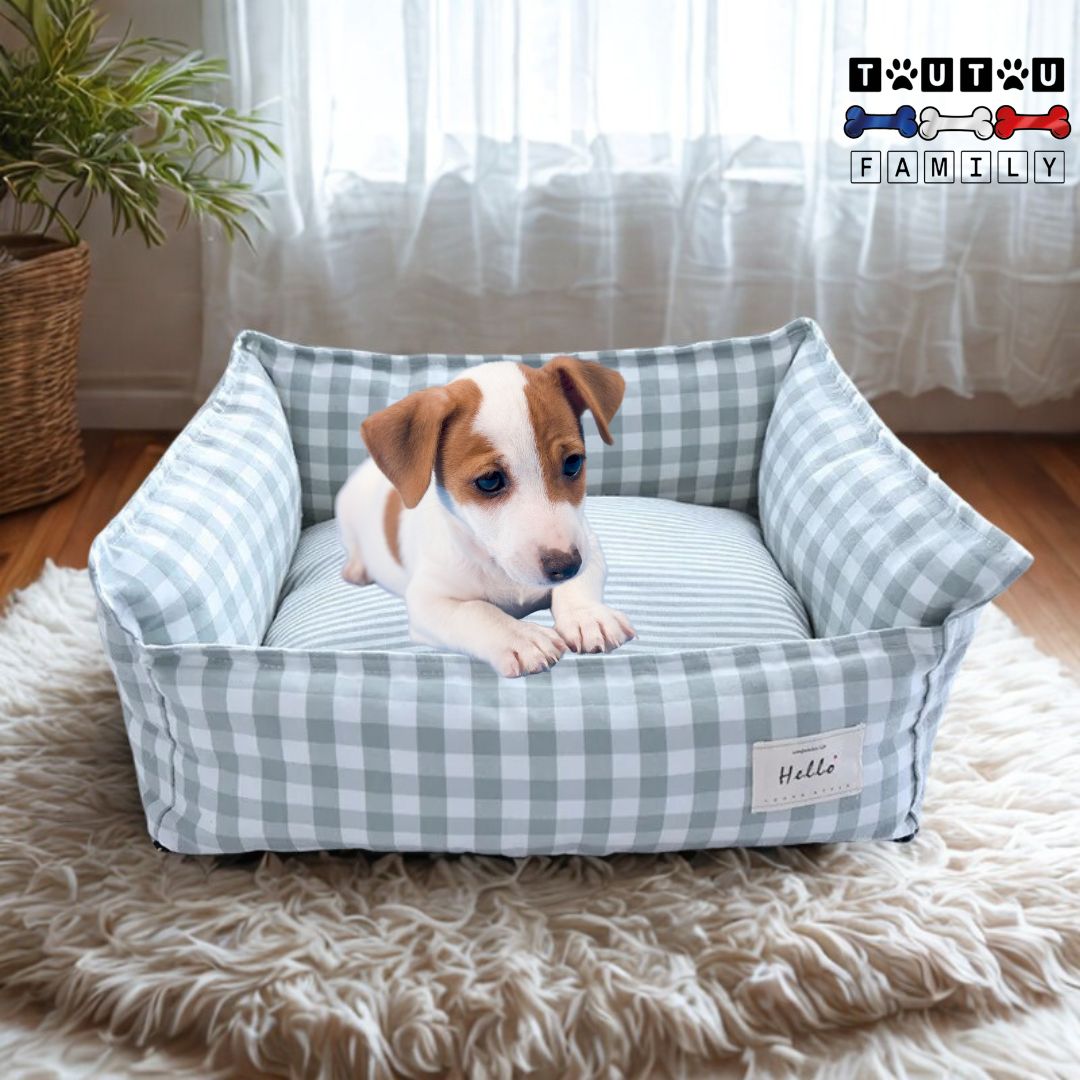 Panier-petit-chien-coton-et-lin-rembourrage-100%-coton-haute-densité-lavable-en-machine-déhoussable-antidérapant-100%-imperméable-un-chiot-Jack-Russel-couché-dans-le-panier-carreaux-vichy-blanc-bleu