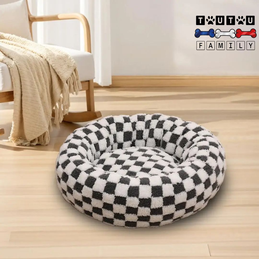 coussin-chien-noir-et-blanc-avec-rebord-design-damier