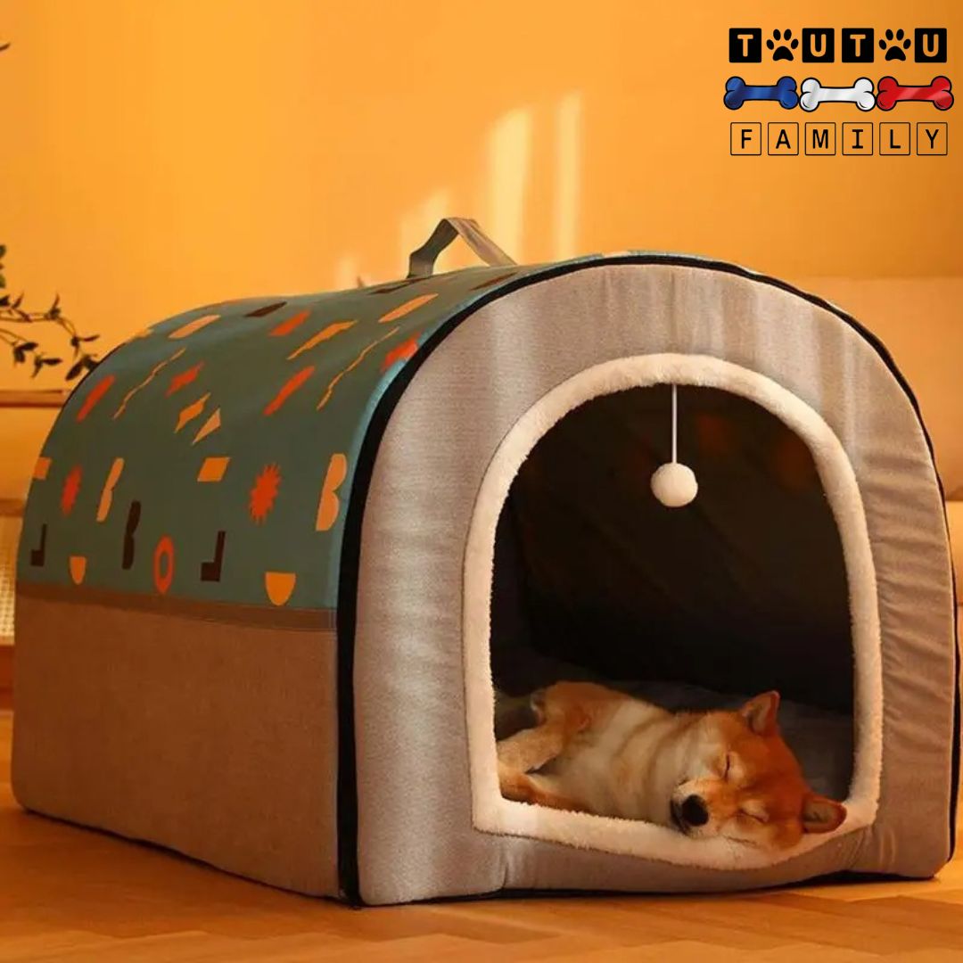 Niche-chien-interieur-Grotte-100%-imperméable-avec-coussin-amovible-en-peluche-100%-coton-haute-densité-indéformable-lavable-en-machine-un-Shiba-inu-qui-dort-paisiblement-dans-sa-niche-chaude-et-douillette-dans-son-salon