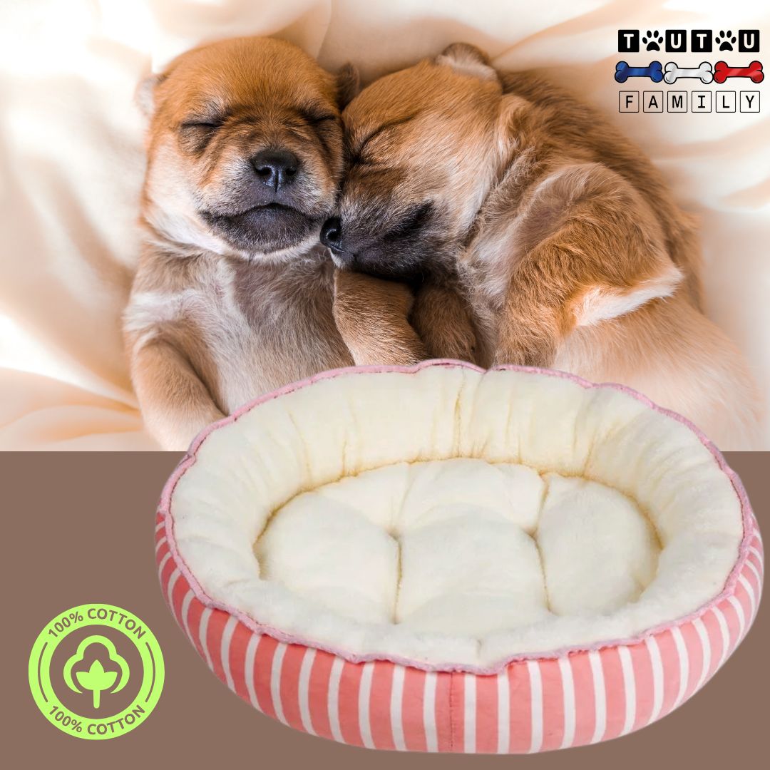 Panier-anti-stress-chien-rose-à -rayure-entiÚrement-en-coton-rembourré-et-ergonomique-deux-chiots-qui-dorment-l-un-contre-l-autre-dans-leur-id-douillet