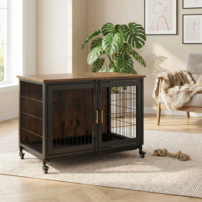 Cage-chien-interieur-avec-4-roues-mobiles rotative à 360° avec freins de sécurité, en bois et acier de couleur noir mat, meuble rectangulaire design moderne et épuré, double porte avant avec serrures robustes à point pour chien et chiot de petite à moyenne taille, de 0 à 30 kg maximum-gros plan sur le meuble cage design en bois foncé et cadre avec barreaux, portes en acier renforcé inoydable de couleur noir et ses 4 roues pour un déplacement facile avec freins de sécurité sur chaque roues dans le salon 