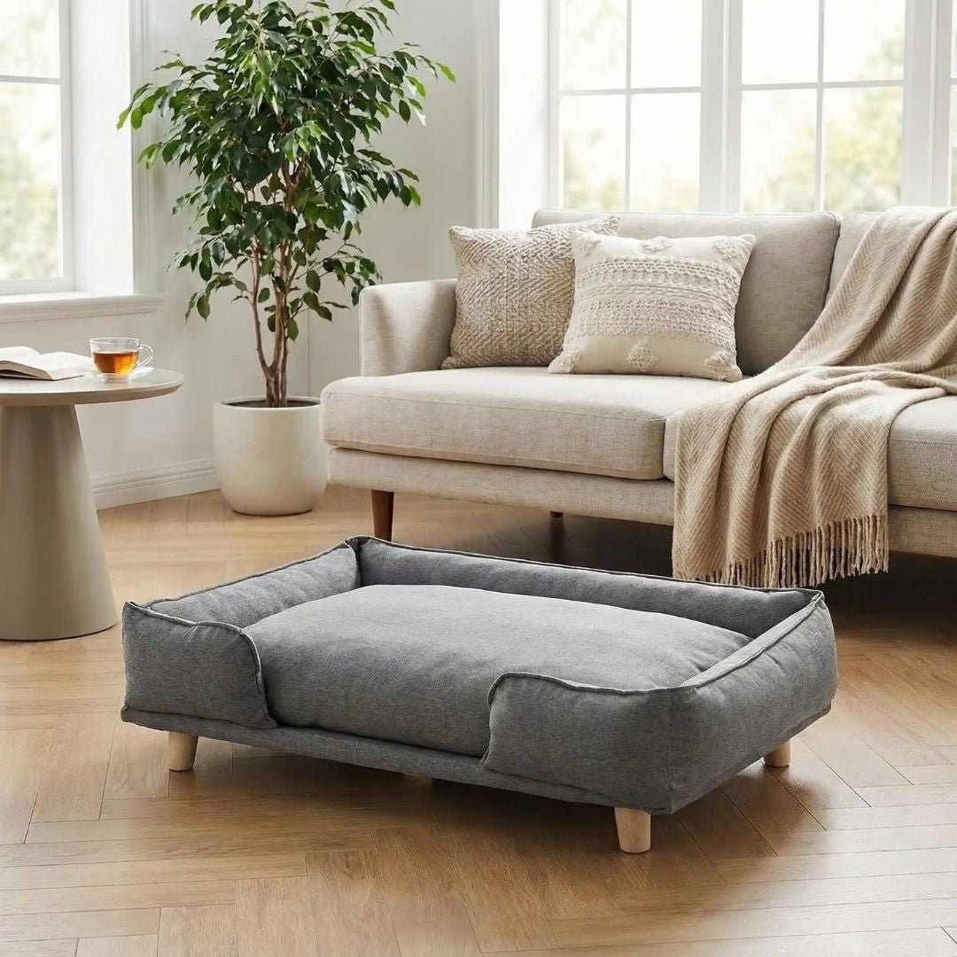 Canapé-lit-pour-chien-bois-coton-design surélevé sur pieds en bois naturel et tissu effet lin ultra-résistant, imperméable et patin antidérapant, structure rectangulaire style scandinave contemporain pour chien jusqu'à 30 kg max de couleur gris-coussin intérieur amovible épais lavable en machine et rembourré 100% coton haute densité et résilience pour un soutien ergonomique optimal de forme rectangulaire avec rebords surélévés et entourant