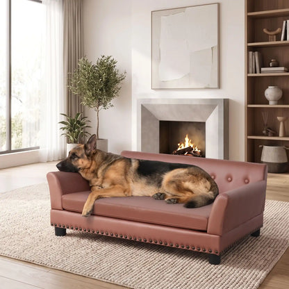 Canapé-pour-grand chien-xxl-120-cm-matelas orthopédique à mémoire de forme en coton PP épais déhoussable, 100% imperméable et résistant aux griffes en cuir PU sur 4 pieds en bois et structure robuste en bois d'eucalyptus robuste avec une capacité de charge de 100 kg pour chien de moyenne à grande taille de couleur marron- un grand chien qui dort paisiblement sur le canapé design en bois avec accoudoir et matelassé avec matelas amovible orthopédique déhoussable et lavable dans le salon de la maison