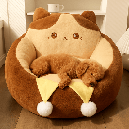 Coussin-anti-stress-chien-chiot-pouf-avec rebord surélevé-design animal mignon-rembourrage 100% coton haute densité et ergonomique marron et beige avec pompon décoratif pour petit chien de 0 à 9 kg-antidérapant-coussin amovible et déhoussable et lavage en machine-isole du sol avec sa hauteur de rebord de 23 cm-entourant et sécurisant-un petit chien frisé qui dort paisiblement sa tête reposant sur le rebord surélevé de son pouf en peluche douce hypoallergénique dans le salon l'appartement