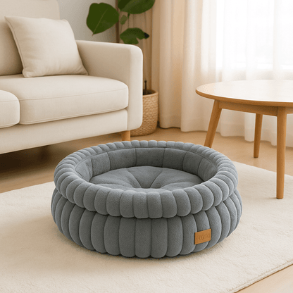 Coussin-anti-stress-chien-avec-oreiller intérieur amovible-rembourrage 100% coton haute densité ergonomique-velours côtelé résistant aux griffes-antidérapant-rond de couleur gris pour chien de petite taille et race naine de 0 à 5 kg-lavable en machine-avec son rebord haut rond chaud et douillet dans le salon de la maison