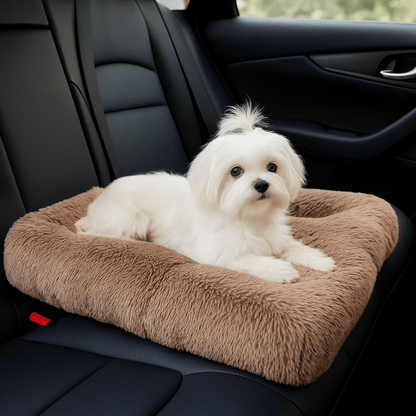 Coussin-chien-épais-lit en peluche ultra-douce, résistante et douillette-rembourrage 100% coton haute densité-respirant-hypoallergénique-antiacarien-lavable en machine-chaud-rectangulaire-polyvalent-pour cage de transport-panier-voiture-léger et transportable-fond antidérapant et imperméable pour petit à grand chien de 0 à 50 kg-un petit chien couché confortablement couché sur son matelas moelleux rembourré en peluche de couleur marron sur les sièges arrière de la voiture 