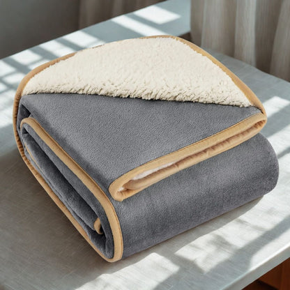 Couverture-imperméable-pour-chien-plaid-doux-double-face coton et sherpa chaud et respirant pour 4 saisons –réversible- protège meuble canapé, siège voiture, lit, panier, coussin, voyage, transport, cage pour chien de petite à moyenne taille lavable en machine, résistante aux griffes et morsures- de couleur grise et blanche