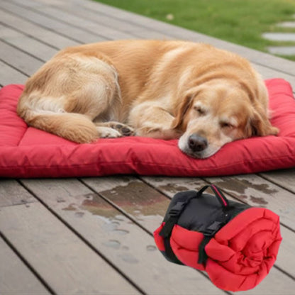 Couverture-imperméable-pour-chien-chiot-pliable avec sangle et clips de fermeture qui le transforme en sac avec poignée de transport intégré-résistant aux griffes et morsures-anti poils et saletés avec son tissu 300D Oxford et rembourrage 100% coton haute densité pour un confort optimal-utilisable partout pour protéger meubles, canapé, siège de voiture ou en coussin rectangulaire pour panier, cage, niche, etc.-de couleur rouge