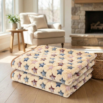 Couverture-polaire-pour-chien-lot-de-2 en coton, laine et polyester, ultra-douce, chaude et respirante, résistante aux griffes et morsures légère, lavable en machine et compatible sèche-linge, hypoallergénique, coutures soignées et solides en 3 tailles S, M et L pour chien de petite à moyenne taille de 0 à 20 kg-2 tailles S et L pour chien de petite à grande taille-de couleur beige au motif d'étoiles 