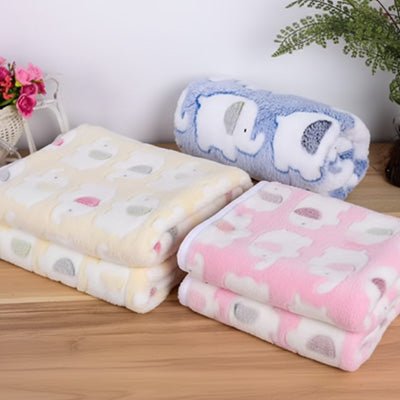 Couverture-pour-chien-anti-poils-douillette-polaire-anti-bouloche-résistante et solide-lavable en machine-disponible en 2 tailles M et L pour chiens de toute taille, disponible en 3 coloris bleu, rose et jaune avec motif mignon d'éléphant-76x52 cm et 104x76 cm