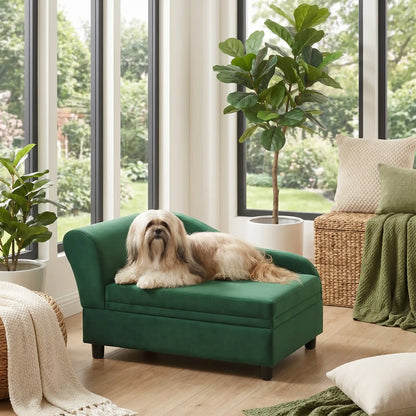 Fauteuil-pour-petit-chien-avec-coffre-de-rangement sous l'assise, canapé lit rectangulaire avec matelas en éponge haute résilience déhoussable et lavable en machine pour chien de petite taille en bois d'eucalyptus et housse en velours et nylon ultra doux mais résistant aux griffes- un petit chien à poils longs couché confortablement sur le petit canapé lit avec dossier et coussin déhoussable en éponge épaisse en coton sur 4 pieds de couleur vert olive dans la véranda de la maison