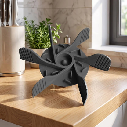 Gamelle-chien-anti-glouton-chiot-insert, adaptable à tous type de gamelle (grande, moyenne et petite) pour toute races de chiens, silicone alimentaire robuste, sans BPA, support avec 19 ventouses pour fixer l'insert dans le fond de la gamelle, labyrinthe pour ralentir l'ingestion trop rapide, diamètre réglable de 11 cm à 18 cm-gros plan sur l'insert noir anti glouton en forme de labyrinthe pour ralentir l'alimentation canine de couleur noir universelle pour tous les chiots et chiens de toutes races 