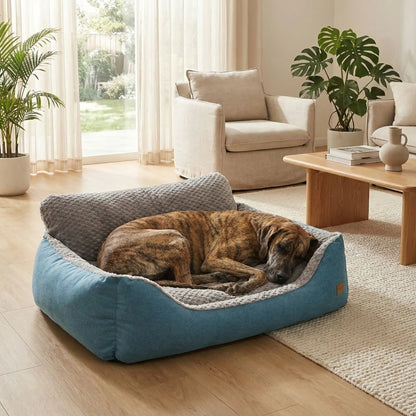 Lit-canape-pour-chien-chiot-déhoussable, lavable en machine, antidérapant et imperméable avec rembourrage 100% coton haute densité, anti-affaissement et ergonomique qui protège les articulations, la colonne vertébrale et favorise la récupération musculaire, idéal pour les chiots en croissance, les chiens agés et fragiles aux articulations-hypoallergénique pour chiien de petite à très grande grande taille-un chien de grande race qui dort dans son canapé lit xxl solide dans lle salon de la maison