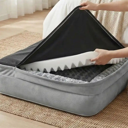 Lit-pour-chien-orthopédique-xxl avec traversin intégré,antidérapant-imperméable-déhoussable-lavable en machine-résistant aux griffes et morsures  pour grand chien et chiot jusqu'à 50 kg max-en velours côtelé et 100% Coton PP et deux traversins cylindriques rembourré en forme de L de couleur gris pour un effet apaisant et sécurisant-gros plan sur le lit déhoussé avec sa fermeture écalir solide et son matelas à mémoire de forme épais et haute résilience et son fond imperméable et antidérapant 