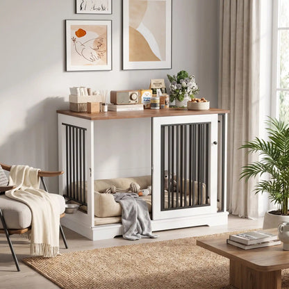 Meuble-cage-chien-chiot-niche-bois-acier 120 cm avec sa station d'alimentation et son support et 2 gamelles surélevés amovible pour une installation à l'intérieur ou à l'extérieur du meuble niche avec sa porte avant coulissante en barreaux solides pour une version fermée en cage avec sa serrure sécurisée, adapté au chiot et chien de 0 à 30 kg-gros plan sur le meuble niche en bois blanc et plateau en couleur bois naturel, barreaux sur 180° pour un effet niche sécurisant et ouvert dans le salon de la maison