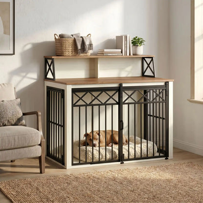 Meuble-cage-chien-chiot-design 3 portes : 1 porte avant coulissante et 2 portes latérales avec serrure sécurisé en acier robuste et épais et bois composite de couleur blanc et bois avec étagères de rangement pour les accessoire canins pour chiot et chien de petite à moyenne taille de 0 à 20 kg de 100 cm de long-un chiot qui dort sur son matelas douillet dans le meuble cage en acier et bois avec la porte avant coulissante fermée et accesoires dans les étagères dans le salon de l'appartement