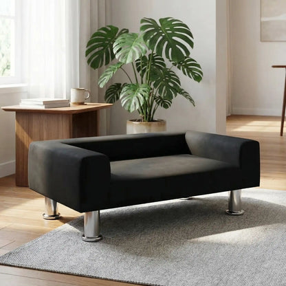 Mini-canapé-pour-chien-chiot-design-velours noir, surélevé avec 4 pieds en acier inoxydable cylindriques, rembourrage 100% coton haute densité épais pour les accoudoirs et le dossier-assise avec matelas en mousse de forme rectangulaire moderne, résistant aux griffes, structure en bois massif naturel-design moderne en couleur noir dans le salon de la maison