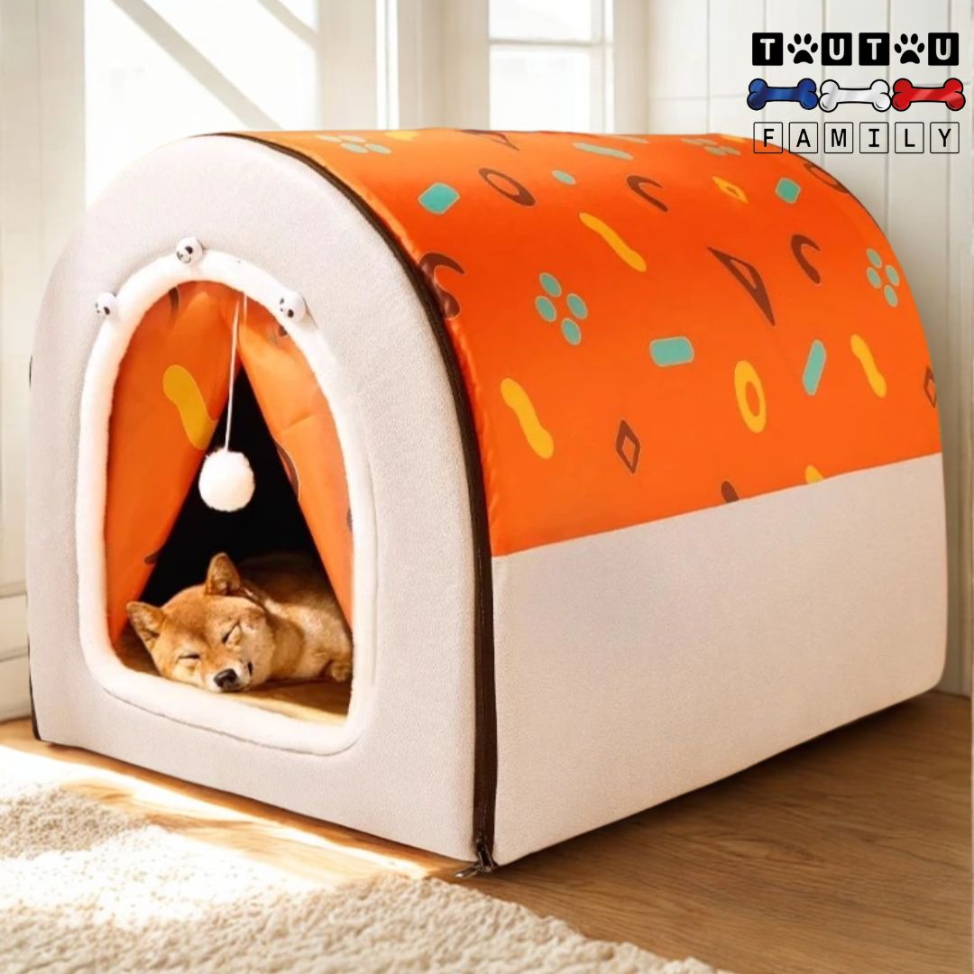 Niche-d-intérieur-pour-chien-transportable transformable en panier pour chien avec coussin orthopédique, un chien de taille moyenne couché dans sa niche transportable et pliable