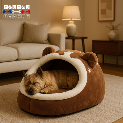 Niche-panier-pour-chien-de-petite-taille- un Cairn terrier qui dort paisilement sur le ventre la tête appuyée sur le rebord de la niche sur son coussin intérieur 100% coton PP ergonomique avec sa housse en velours résistante et lavable dans le salon cosy