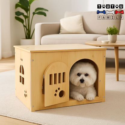 Niche-pour-chien-intérieur-meuble-bois-avec-porte-verrouillable-cage en bois pour petit chien douillette et confortable utilisable comme meuble avec surface plate et fenêtre sur la façade-et aération en forme design pattes de chiens-un chien de petite taille couché dans la niche rectangulaire dans le salon