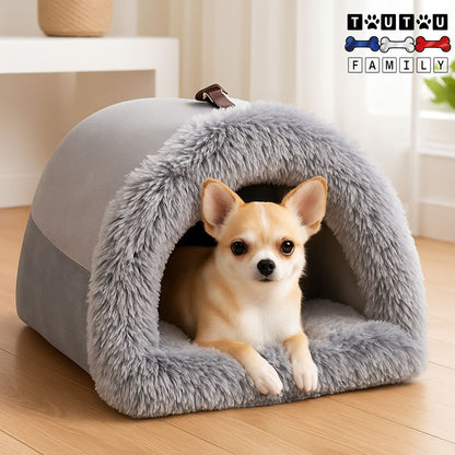 Niche-pour-chien-interieur-portable-petit-chien- avec poignée transportable et légère avec son coussin amovible 100% coton lavable en machine-un chihuahua couché sur le ventre confortablement dans sa niche chaude et ultra-douce de couleur grise