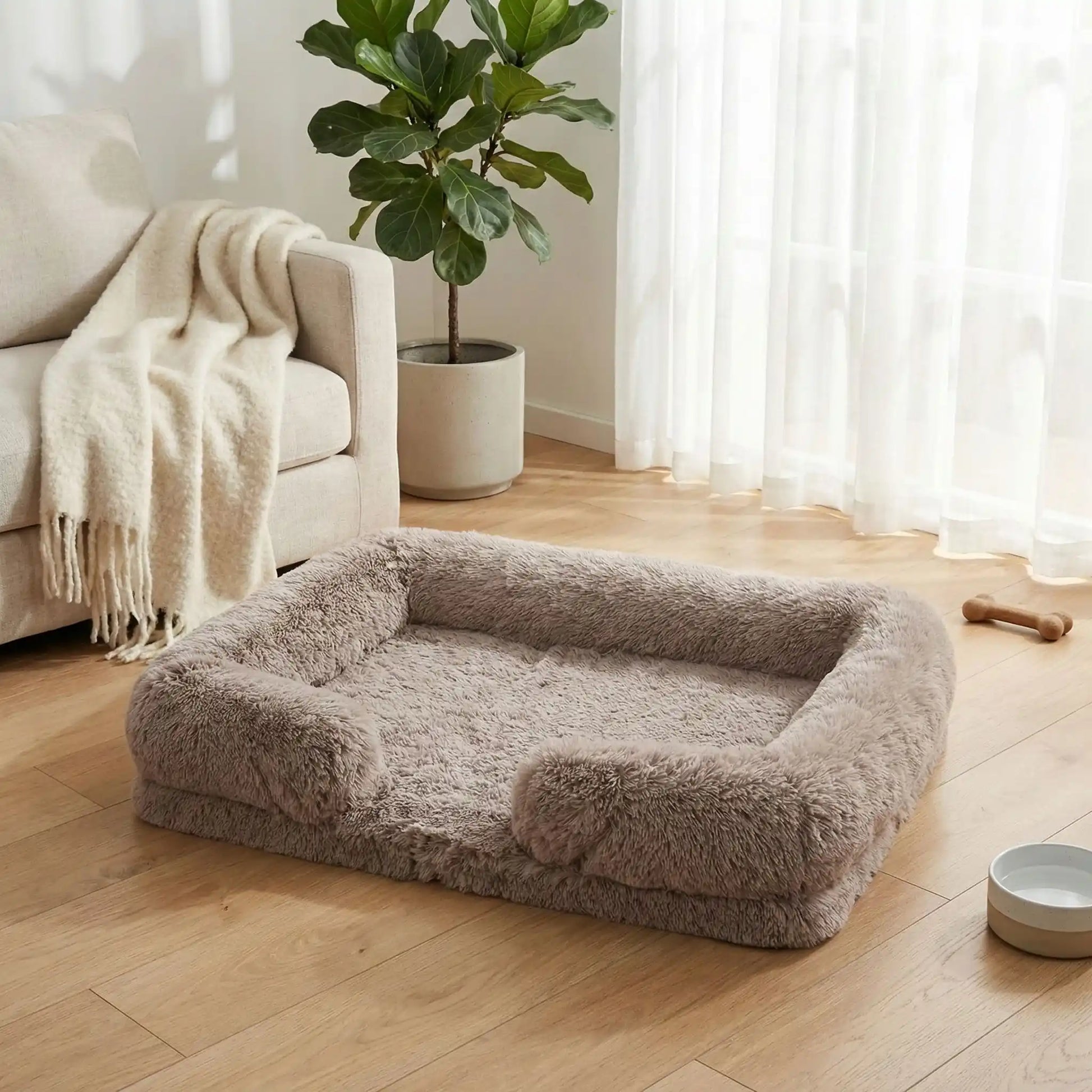 Panier-chien-xxl-déhoussable-orthopédique-coussin rectangulaire avec rebord surélevé en traversin qui sert d'oreiller ergonomique à 360° rembourrage 100% coton haute densité pour un effet anti stress et anti anxiété-housse en peluche ultra douce, hypoallergénique, imperméable, antidérapant et lavable en machine pour chiot et chien de taille moyenne à grande jusqu'à 45 kg max-de couleur beige marron en 2 tailles xl et xxl