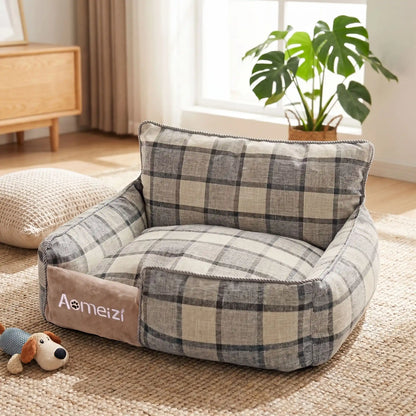 Panier-chiot-déhoussable-4-saisons, lavable en machine, housse en tissu respirant lin et coton, rembourrage 100% coton haute densité épais et ergonomique, coutures solides et résistant aux griffes et morsures, design ectangulaire avec dossier plus haut et épais que les rebords latéraux style canapé moelleux,  motif carreaux écossais pour chiot de 0 à 15 kilos-gros plan sur le panier rectangulaire gris en forme de canapé/fauteuil rembourré 100% coton haute densité moelleux et ergonomique 100% déhoussable 