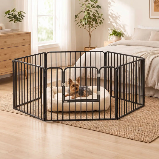 Parc-pour-chiens-chiots-intérieur- modulable avec panneaux, 1 porte avec serrures, adaptable en plusieur forme rectangulaire, hexagonal, carré,en barrière pour les chiot et petit chien d'une hauteur maximum de 40 cm du sol au haut de l'épaule du chien, dimensions généreuses et robuste, pour une utilisation intérieur et extérieur avec ses piquet de fixation, pliable et transportable-un chien de petite race couché dans son panier en toute sécurité dans le parc en acier noir en version hexagonale porte fermée 