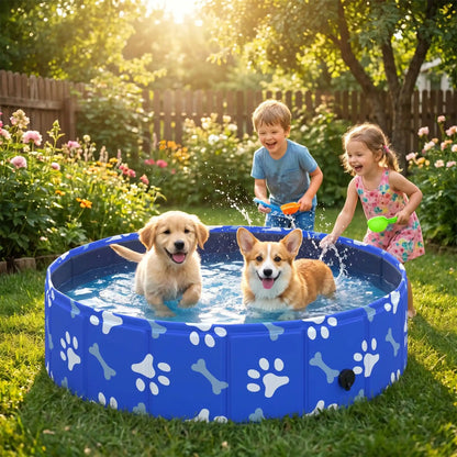 Piscine-rigide-pour-chien-rigide en panneaux MDF robuste anti-affaissement, pliable et lavable de diamètre 80 cm et de 20 cm de hauteur étudié pour une entrée et sortie facile et sécurisé pour le chien avec bouchon de vidange pratique et rapide, polyvalente piscine à balle, bassin, baignoire pour toilettage-deux chien de petite et moyenne taille  qui jouent dans la piscine avec deux enfants qui rient de bon coeur en les regardant dans le jardin de la maison en été