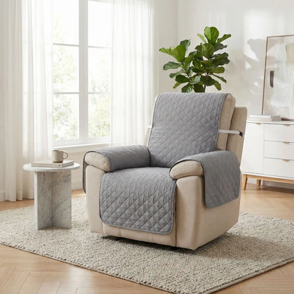 Protection-pour-fauteuil et accoudoir chien-impermeable-4-couches et rembourrage 100% coton, légère et universelle pour fauteuil classique, inclinable ou relax ,lavable en machine, résistant aux griffes et tâches, anti bave et accidents, réversible avec sangles élastiques pour le dossier et 3 pans séparés-photo du modèle de couleur gris sur le fauteuil du salon de la maison
