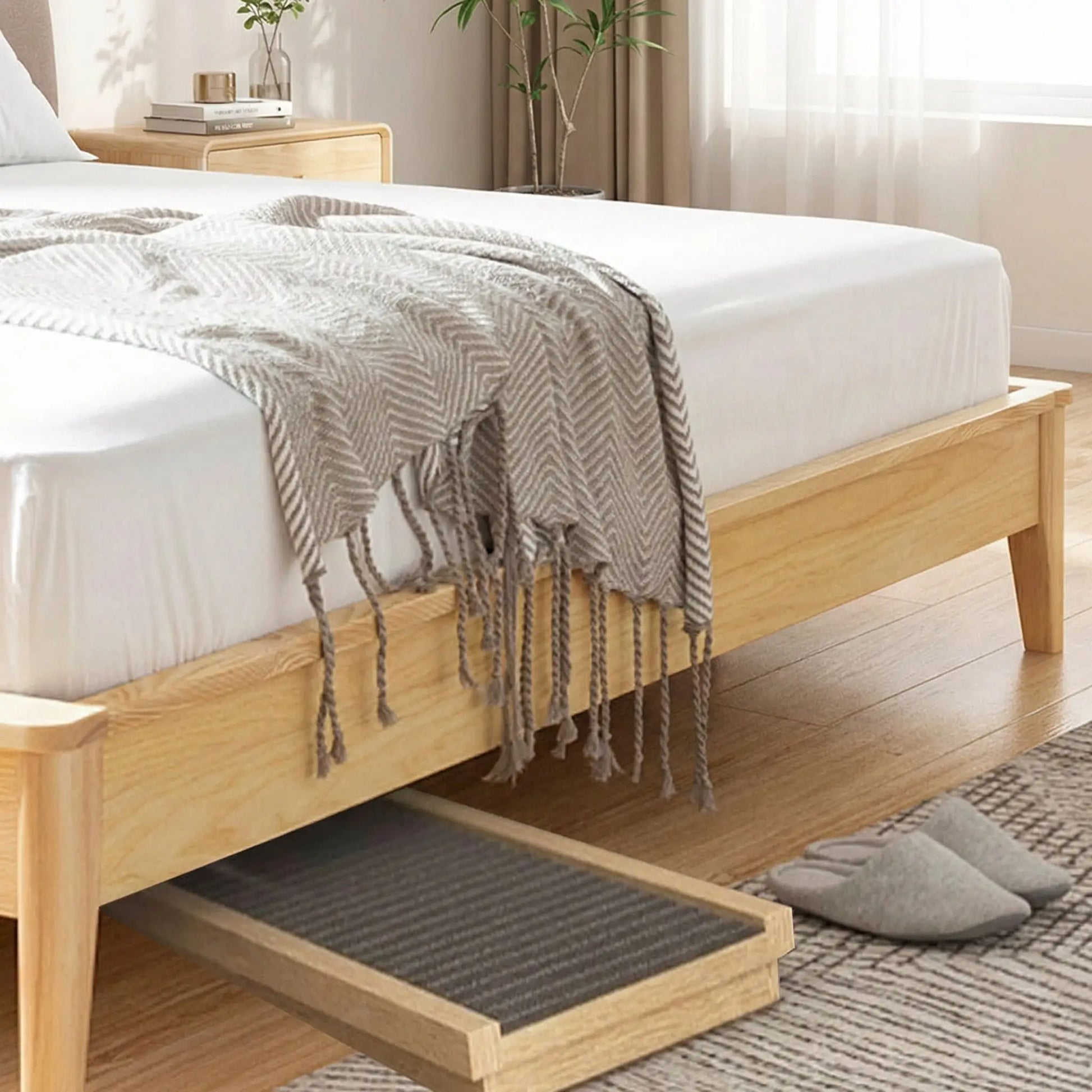 Rampe-pour-chien-pliable, en bois massif robuste de pin et surface adaptable en moquette douce et antidérapante pour un accès sécurisé et facile au meubles, canapé, lit de la maison ou en transport en déplacement, en voiture pour la montée et la descente du chien en toute autonomie et sécurité-photo de la rampe en version pliée et compacte pour un rangement peu encombrant et adapté aux petits espaces