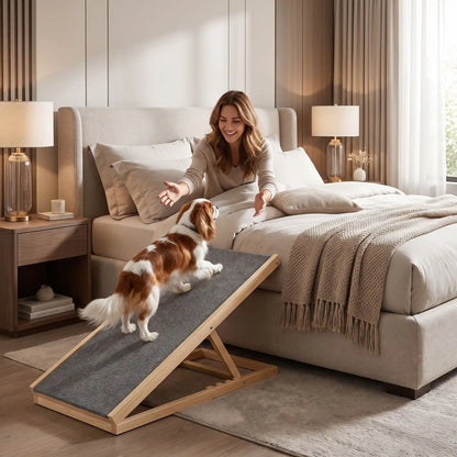 Rampes-pour-chien-chiot pliable, en bois massif robuste de pin et surface adaptable en moquette douce et antidérapante pour un accès sécurisé et facile au meubles, canapé, lit de la maison ou en transport en déplacement, en voiture pour la montée et la descente du chien en toute autonomie et sécurité-un chien moyen qui monte confortablement sur la rampe inclinée de 100 cm avec 4 hauteurs réglables pour rejoindre sa maitresse sur le lit, idéal pour les races aux articulations fragiles, âgés