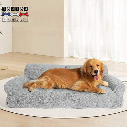 Canapés-pour-chiens-un-golden-retriever-couché-de-tout-son-long-confortablement-sur-son-canapé-moelleux-et-chaud-XXL-dans-le-salon