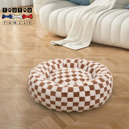 coussin-chien-beige-marron-doux-chaud-design-carrés-marron