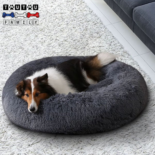coussin-chien-anti-stress-dehoussable-confortable-chaud-un-colley-nicher-confortablement-dans-dans-son-coussin-gris-foncé