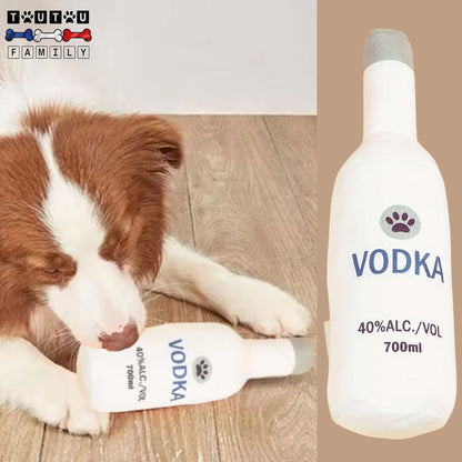 jouet-pour-chien-avec-couineur-peluche-pour-chiot-un-border-collie-qui-mâche-sa-jouet-en-peluche-en-forme-de-bouteille