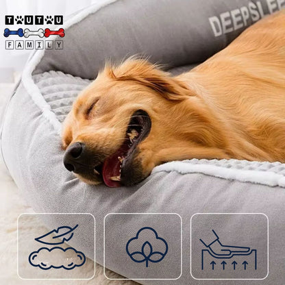 Lit-orthopédique-chien-confortable-douillet-matelas-à-mémoire-de-forme-traversin-coton-housse-lavable-en-velours-côtelé-un-chien-qui-dort-la-tête-déposé-sur-le-traversin-latéral-du-lit