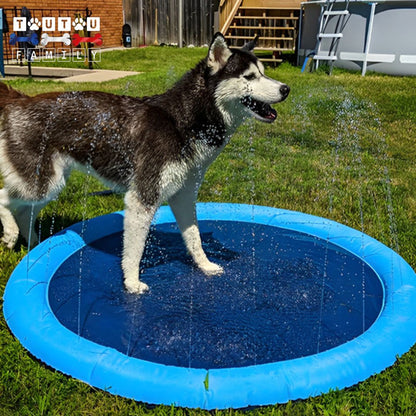 tapis-d-eau-pour-chien-rafraichissant-universelle-avec-adaptateur-au-tuyau-d-arrosage-hydrate-les-chiens-et-amuse-avec-ses-jet-d-eau-pour-l-extérieur-résistante-au-griffe-pataugeoire-pour-chien-arrose-le-jardin